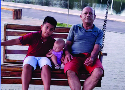 Hoje é o aniversário de Carlinhos Pró Luz