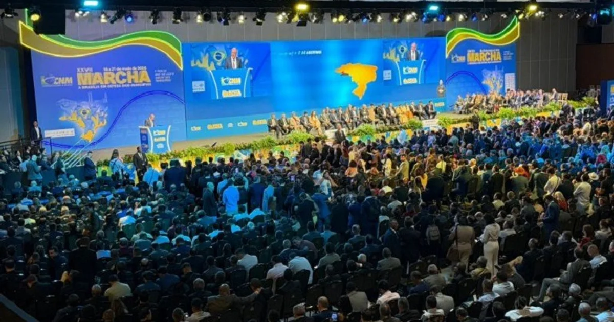 Clima Tenso em Brasília: Mesmo estando ausente, prefeitos Hostilizaram Lula em Evento