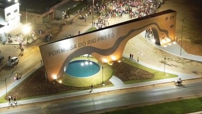 Prefeitura de Formosa do Rio Preto regulamenta bolsas e auxílio estudantil de até R$ 1.000