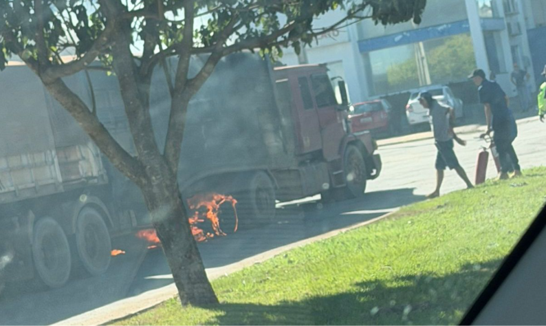 Incêndio em rodovia mobiliza equipes de combate de Formosa do Rio Preto