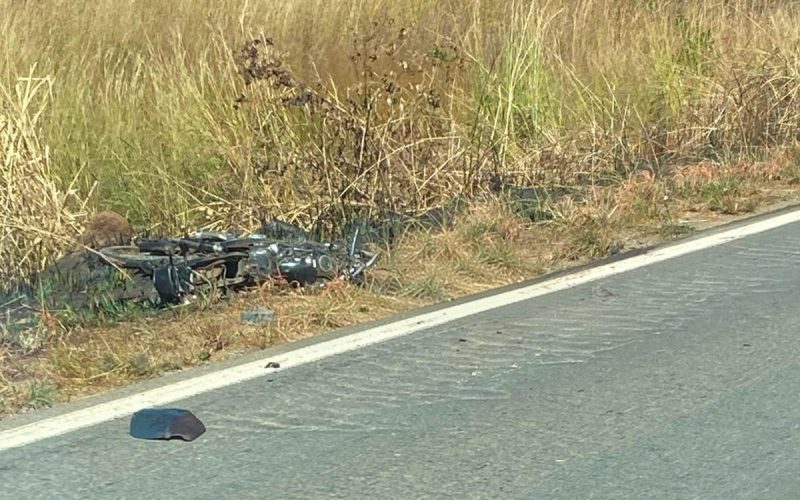 Colisão fatal entre caminhão e moto deixa uma vítima na BR-135, em Riachão das Neves