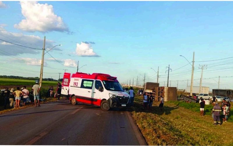 Professora morreu em colisão entre carro e carreta na BR 242 em LEM