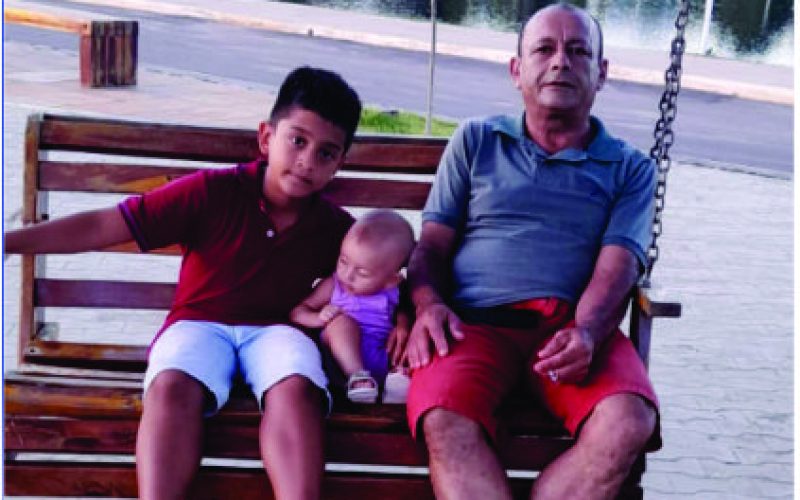 Hoje é o aniversário de Carlinhos Pró Luz