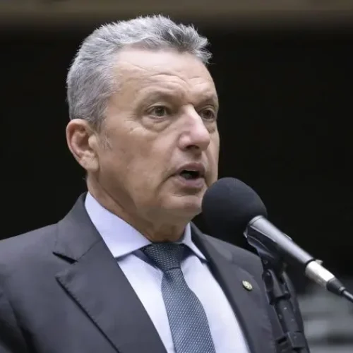 Deputado Charles Fernandes cobra celeridade nas obras da FIOL e alerta para atrasos no trecho entre Caetité e Ilhéus