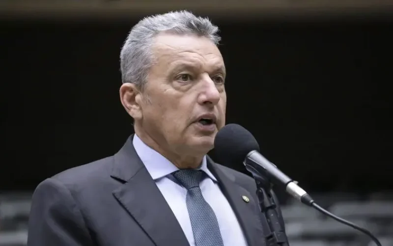 Deputado Charles Fernandes cobra celeridade nas obras da FIOL e alerta para atrasos no trecho entre Caetité e Ilhéus