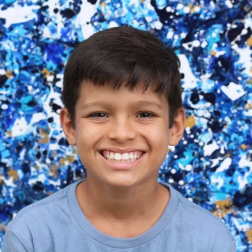 ARTISTA COM AUTISMO SERÁ A PRIMEIRA CRIANÇA BRASILEIRA A SE APRESENTAR NO LOUVRE