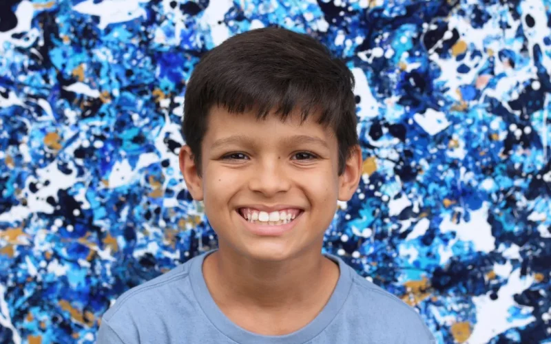 ARTISTA COM AUTISMO SERÁ A PRIMEIRA CRIANÇA BRASILEIRA A SE APRESENTAR NO LOUVRE