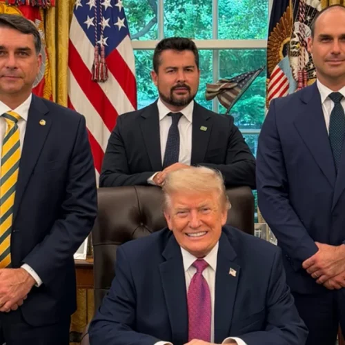 Flávio Bolsonaro se encontra com Donald Trump na Casa Branca e pediu rigor para PCC e CV.