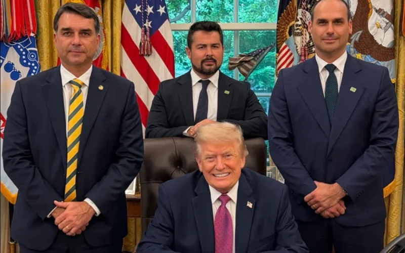 Flávio Bolsonaro se encontra com Donald Trump na Casa Branca e pediu rigor para PCC e CV.