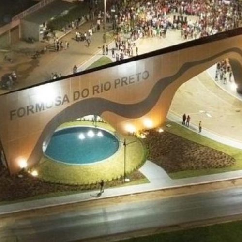 Prefeitura de Formosa do Rio Preto regulamenta bolsas e auxílio estudantil de até R$ 1.000