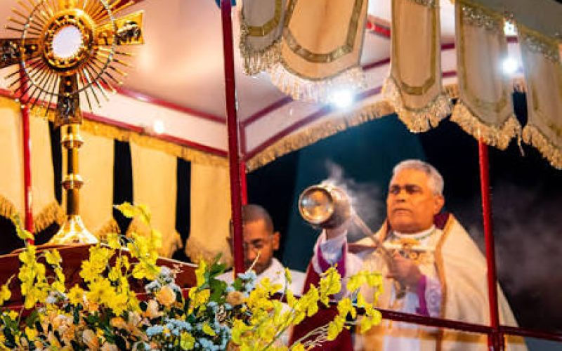 Padres de Teixeira de Freitas aderem a grupo excomungado pelo Papa