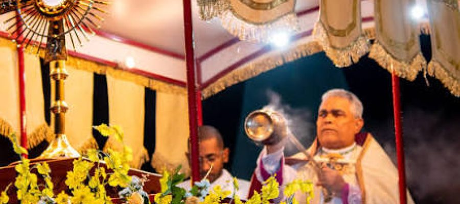 Padres de Teixeira de Freitas aderem a grupo excomungado pelo Papa