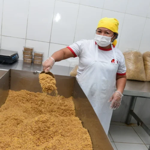 Cidade do Brasil prepara a maior paçoca do mundo.