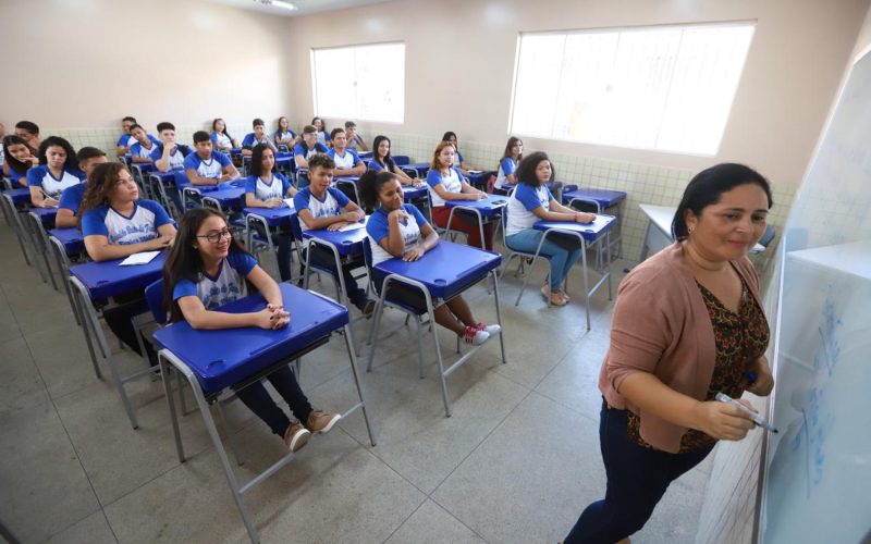 Senado aprova novo piso salarial nacional dos professores em R$ 5.130,63