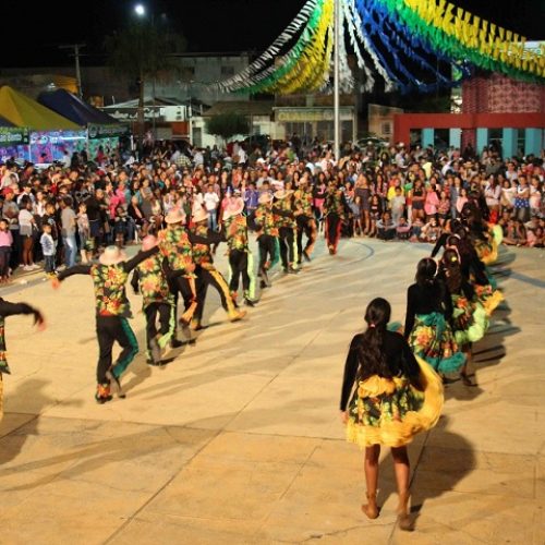 Ação do MP da Bahia está exigindo suspensão de contratos de artistas em São Desidério-BA.