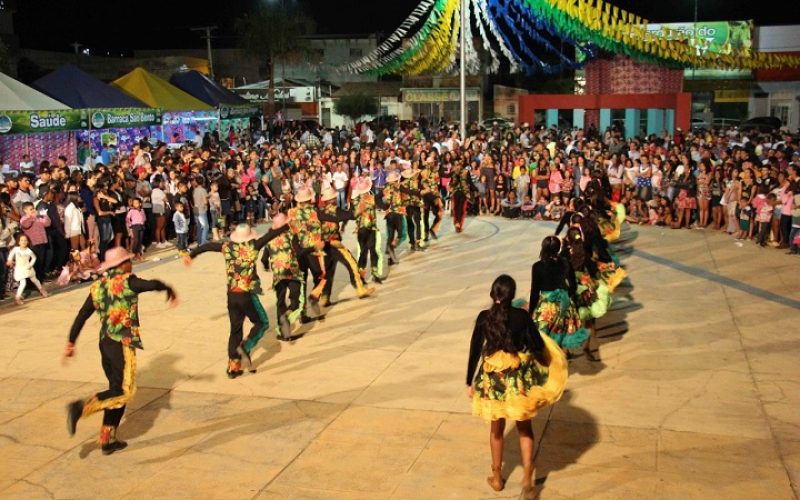 Ação do MP da Bahia está exigindo suspensão de contratos de artistas em São Desidério-BA.
