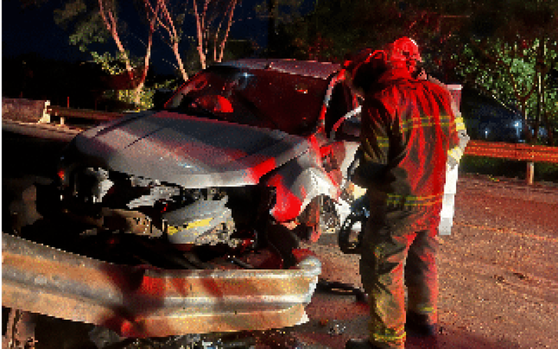 Caminhonete colide contra guardrail na BA-827 nas proximidades de Barreiras